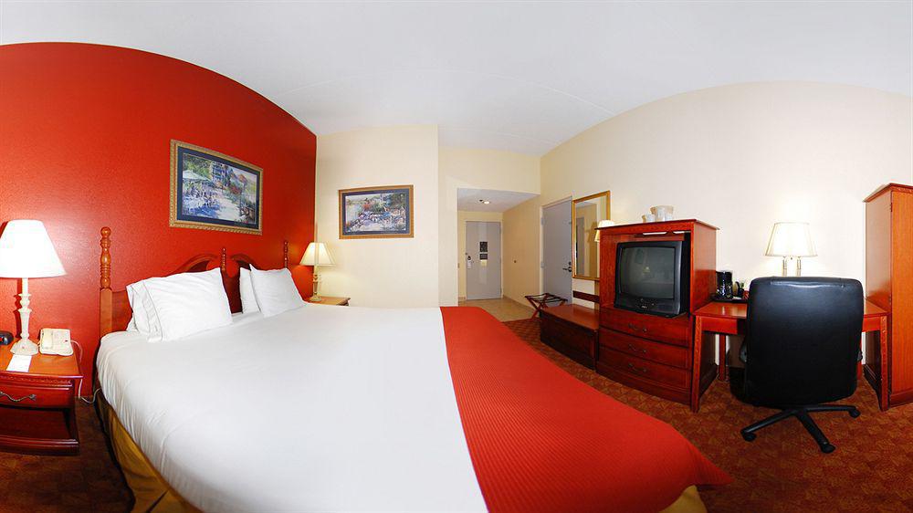 Inn Red Roof & West Broad 2*