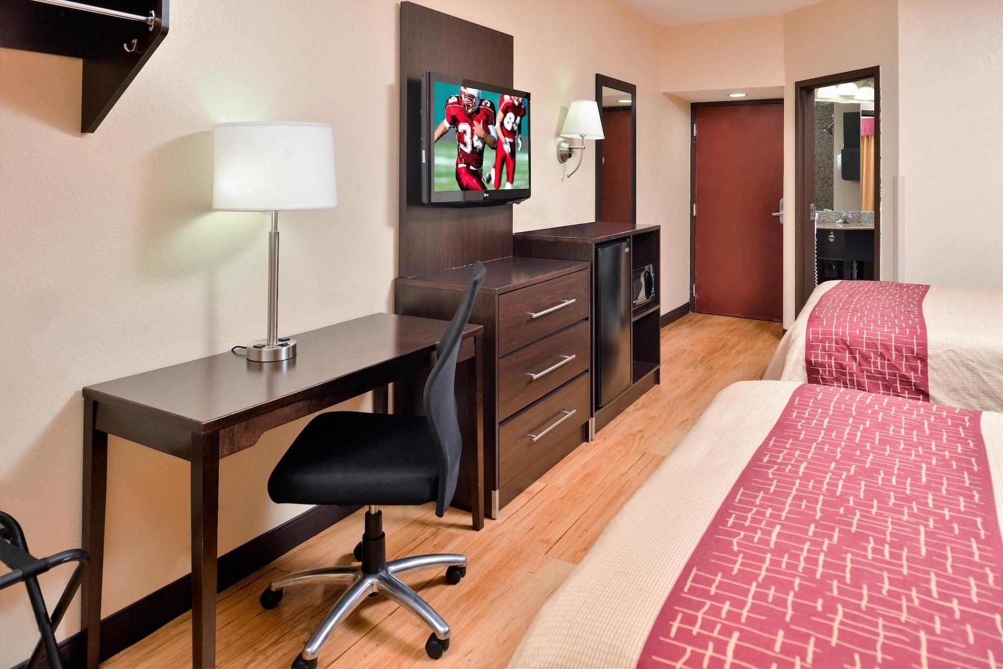 Inn Red Roof & West Broad 2*