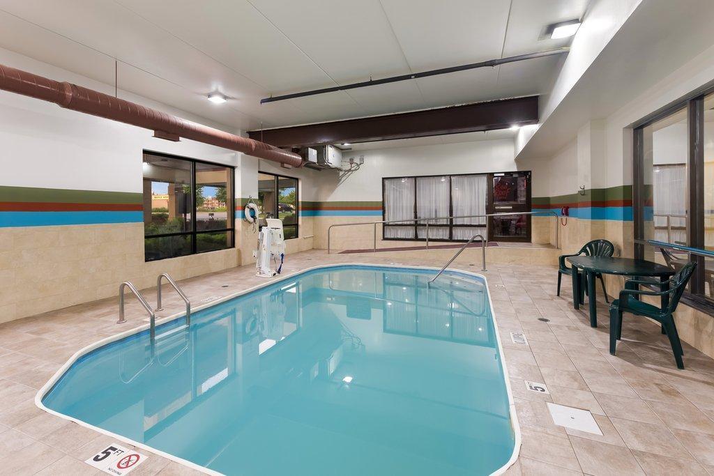 Inn Red Roof & West Broad 2*